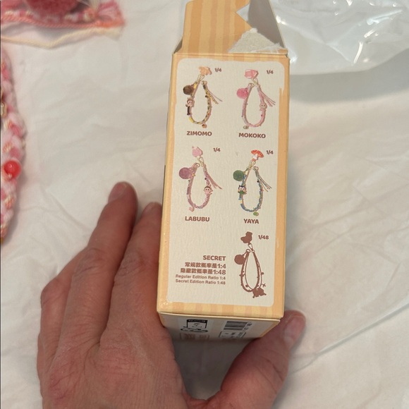 POP LAND Labubu Fall Into Sweaters MOKOKO Lanyard - Picture 4 of 6